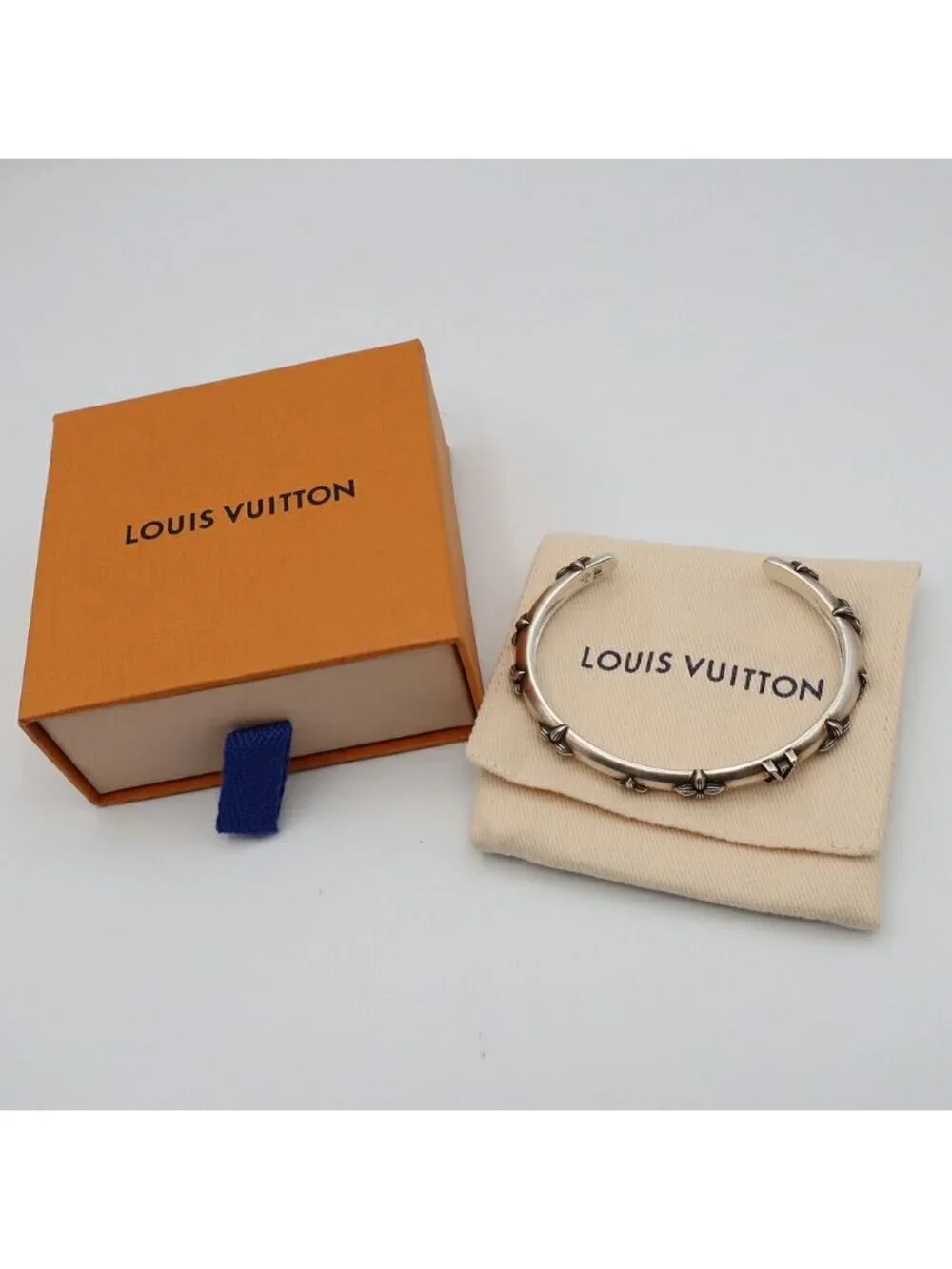 Louis Vuitton Ten Bangle Calfskin LV Whisper Silver M Accessory Bracelet